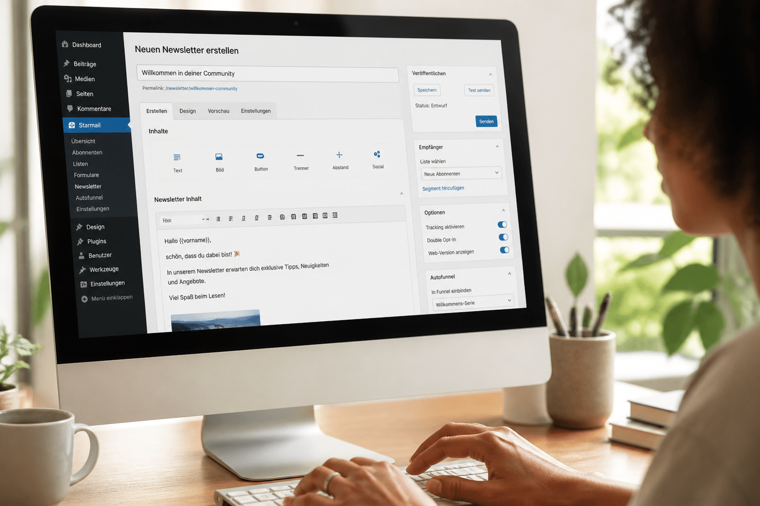 Starmail Newsletter Plugin für WordPress: Nahaufnahme von Händen beim Bedienen des Starmail Newsletter Plugin in WordPress